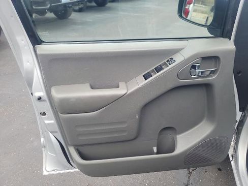 Used 2018 Nissan Frontier SV image 19