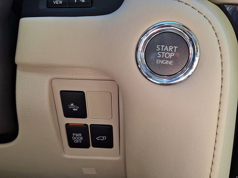 Used 2017 Lexus LX 570 4WD w/ Luxury Package image 26