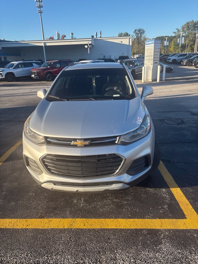 Used 2018 Chevrolet Trax LT w/ LT Convenience Package FWD image 2
