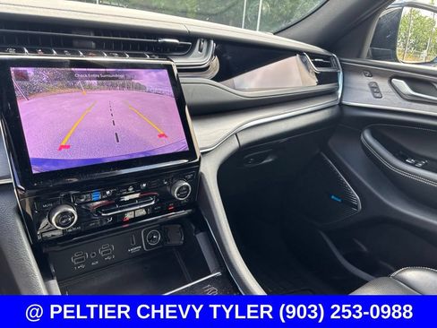 Used 2023 Jeep Grand Cherokee Overland w/ Luxury Tech Group IV AWD/4WD image 18