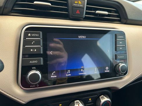 Used 2022 Nissan Versa SV FWD image 22