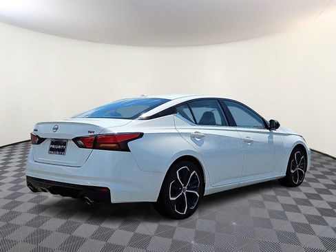 Used 2023 Nissan Altima 2.5 SR FWD image 4