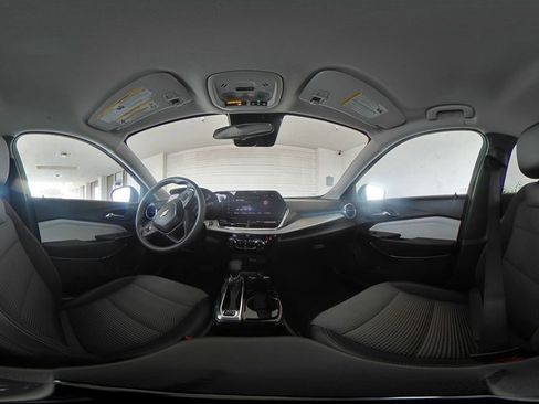 Used 2025 Chevrolet Trax LT image 42