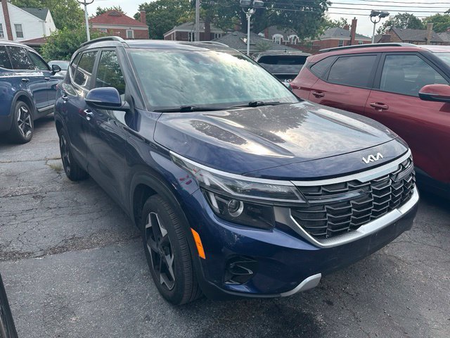 Used 2024 Kia Seltos EX AWD/4WD image 3