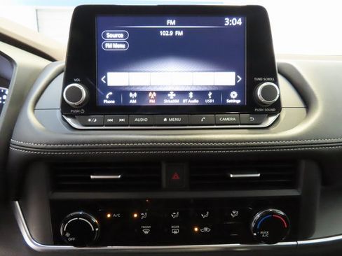 Used 2023 Nissan Rogue S image 22