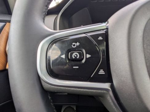 Certified 2023 Volvo XC90 T8 Plus AWD/4WD image 18