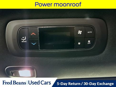 Used 2023 Chrysler Pacifica Limited w/ S Appearance Package FWD image 33