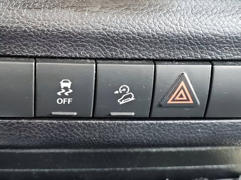 Used 2018 Jeep Wrangler Unlimited Sahara AWD/4WD image 13