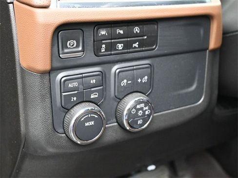 Used 2025 Chevrolet Suburban High Country w/ LPO, Illumination Package image 13