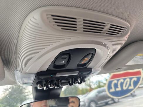 Used 2022 MINI Cooper 2-Door Hardtop image 25