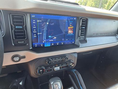 Used 2023 Ford Bronco Wildtrak AWD/4WD image 32