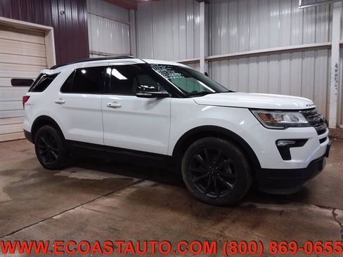 Used 2018 Ford Explorer XLT w/ Equipment Group 202A image 3