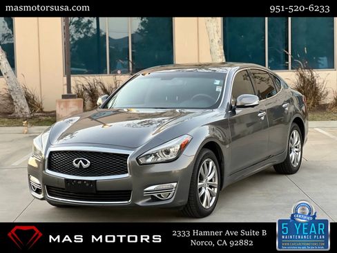 Used 2018 INFINITI Q70 Luxe image 1