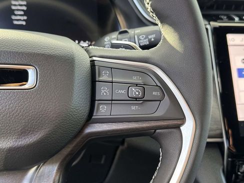 New 2025 Jeep Grand Cherokee Limited w/ Luxury Tech Group II AWD/4WD image 25
