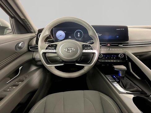 Certified 2023 Hyundai Elantra SEL w/ Convenience Package FWD image 8