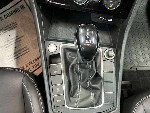 Certified 2024 Volkswagen Jetta SE w/ Panoramic Sunroof Package image 16