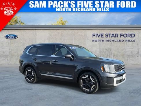 Used 2025 Kia Telluride S FWD image 2