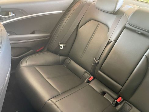 Used 2025 Genesis G70 2.5T image 40