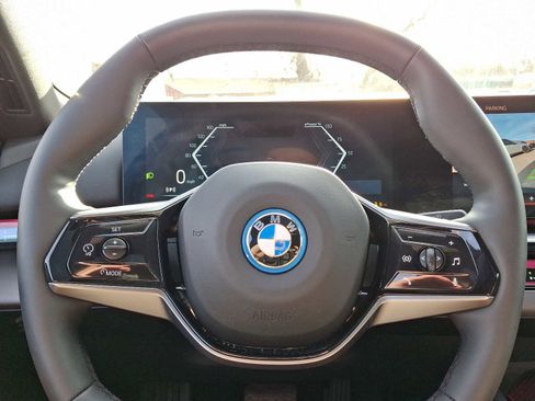 Used 2024 BMW i5 eDrive40i w/ Premium Package RWD image 19