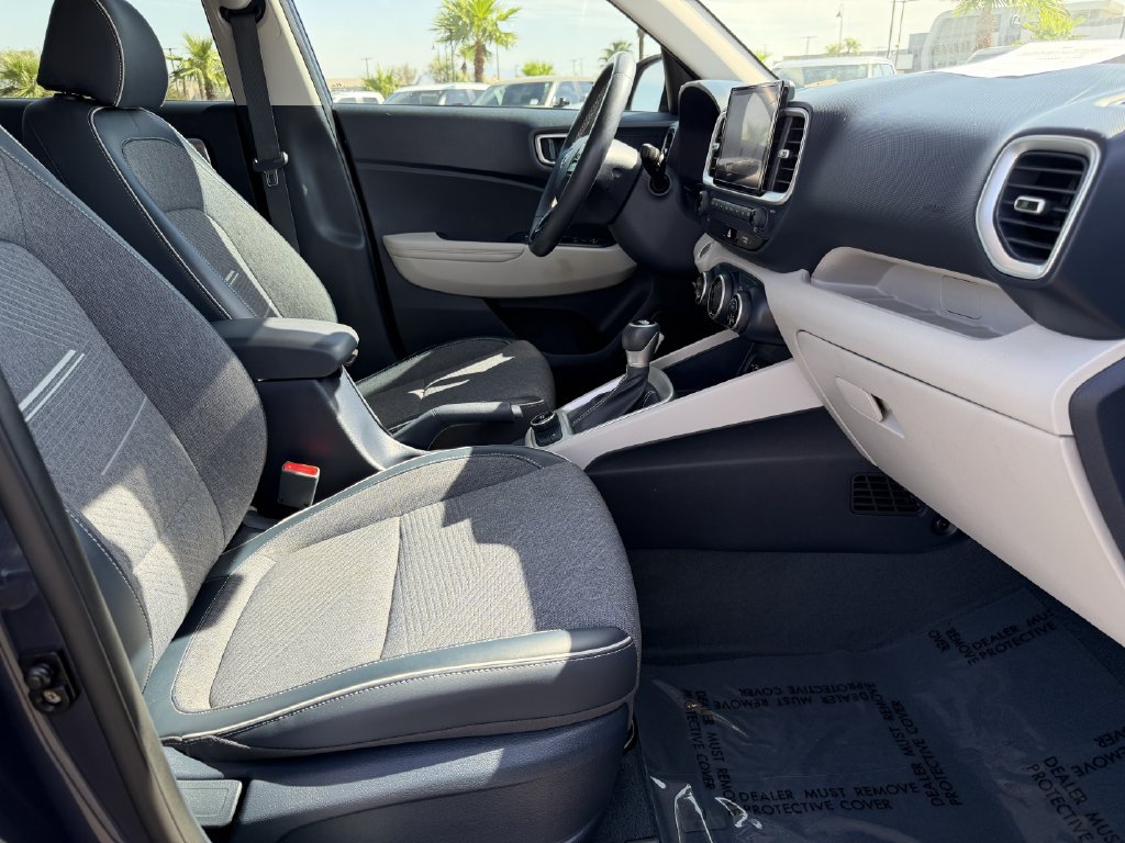 Used 2022 Hyundai Venue Limited FWD image 14