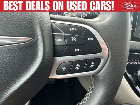 Used 2024 Chrysler Pacifica Touring-L FWD image 24