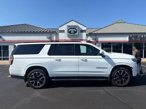 Used 2022 Chevrolet Suburban RST w/ Luxury Package AWD/4WD image 12
