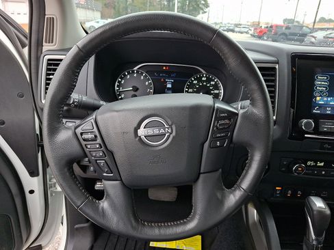 Used 2023 Nissan Frontier SV w/ SV Convenience Package image 19