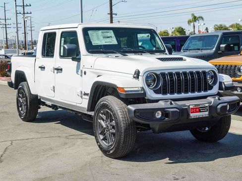New 2026 Jeep Gladiator Sport AWD/4WD image 3