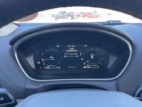 Used 2019 Lincoln Nautilus Select image 16