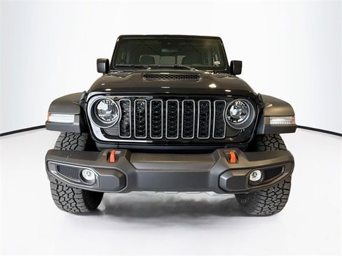 Used 2025 Jeep Gladiator Mojave w/ Convenience Group image 2