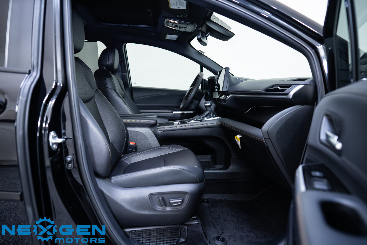 Used 2025 Toyota Sienna XLE Woodland Edition AWD/4WD image 45