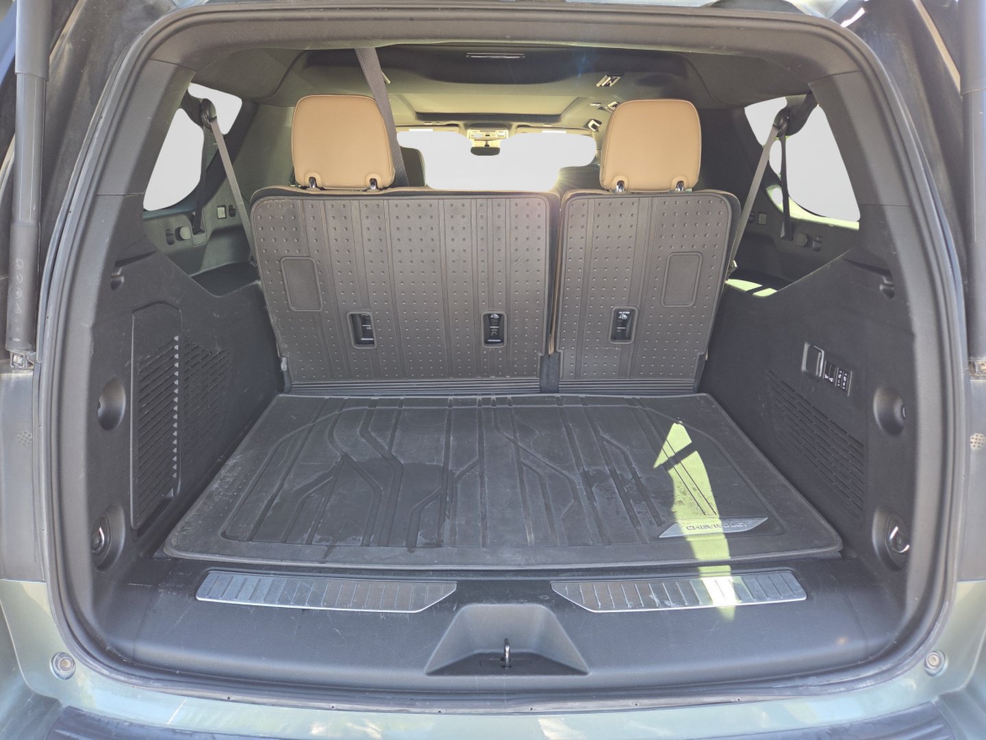 Used 2023 Chevrolet Suburban Premier AWD/4WD image 33