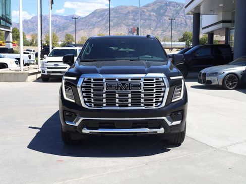 New 2026 GMC Yukon Denali w/ Denali Reserve Package AWD/4WD image 9
