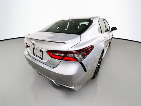 Used 2023 Toyota Camry SE image 4