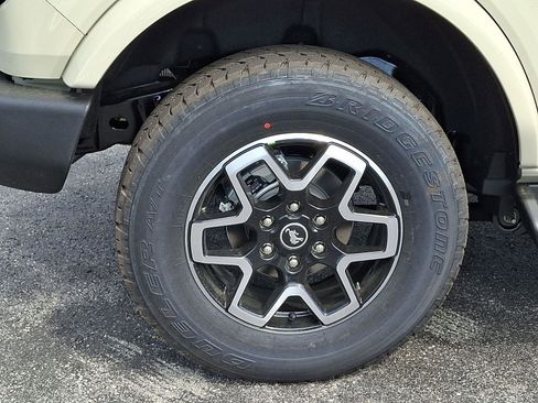 New 2026 Ford Bronco Outer Banks AWD/4WD image 5