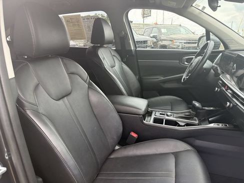 Certified 2024 Kia Sorento S FWD image 25