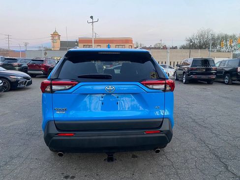 Used 2020 Toyota RAV4 LE FWD image 10