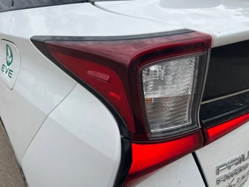 Used 2022 Toyota Prius LE AWD/4WD image 9