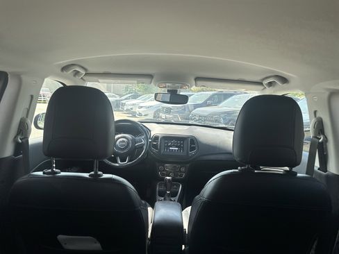 Used 2018 Jeep Compass Latitude w/ Popular Equipment Group FWD image 12