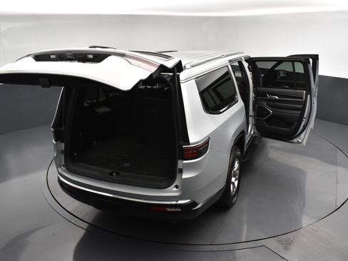 Used 2024 Jeep Wagoneer L 4WD image 30