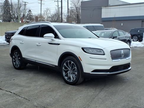 Used 2023 Lincoln Nautilus Reserve w/ Equipment Group 201A image 3