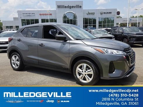 Used 2025 Nissan Kicks Play S FWD image 1