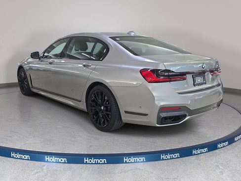 Used 2022 BMW 740i w/ M Sport Package RWD image 8
