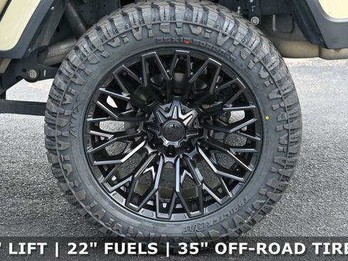 Used 2022 Jeep Gladiator Overland image 6