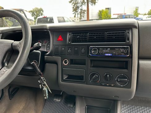 Used 2003 Volkswagen Eurovan MV image 14