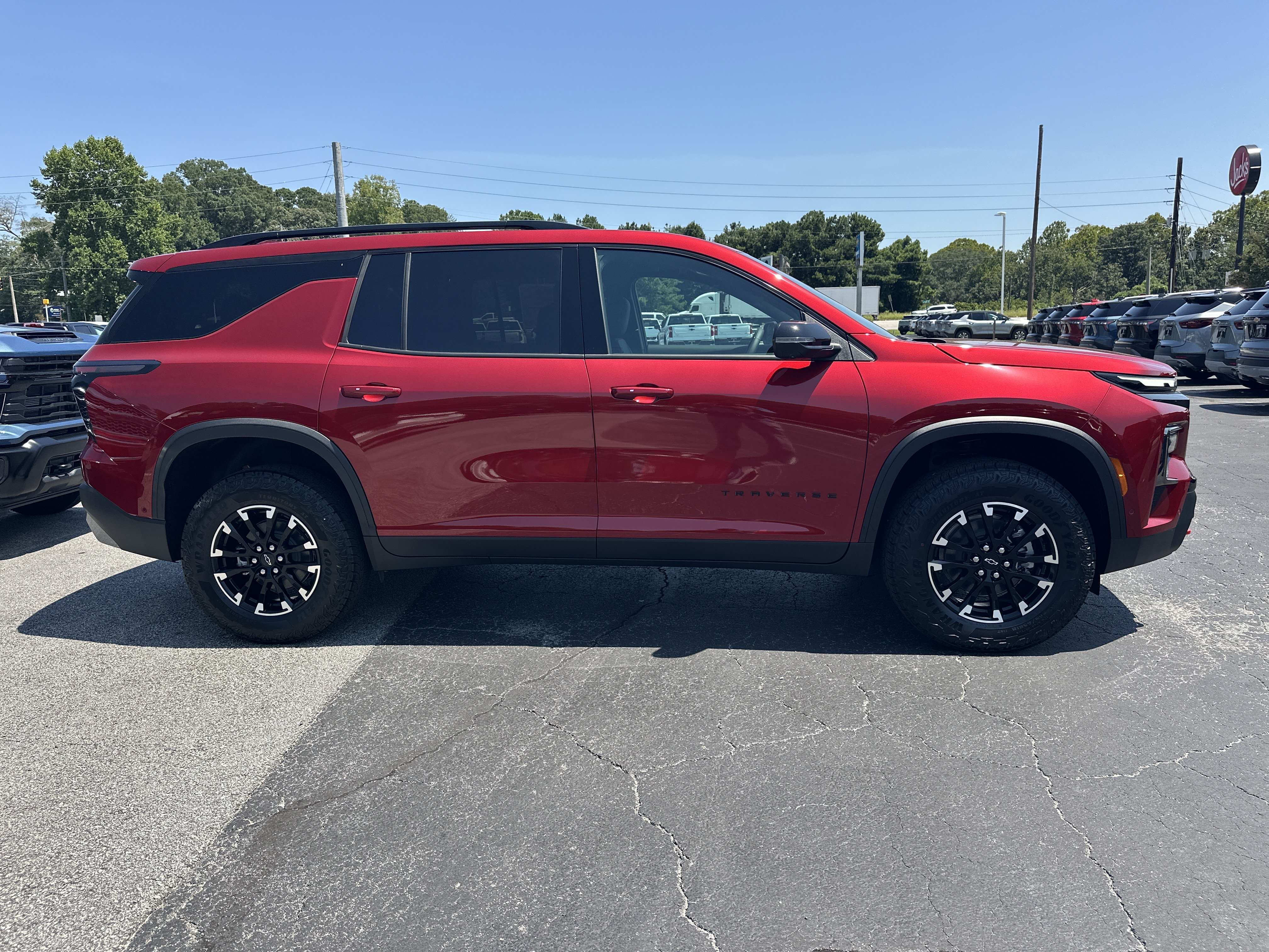 New 2026 Chevrolet Traverse Z71 w/ Enhanced Driving Package AWD/4WD image 10