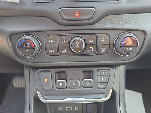 Certified 2021 GMC Terrain SLE w/ Driver Convenience Package FWD image 36