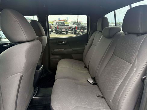 Used 2018 Toyota Tacoma TRD Sport RWD image 5