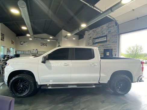 Used 2022 Chevrolet Silverado 1500 LT AWD/4WD image 3