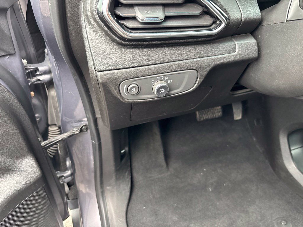 Used 2023 Chevrolet Bolt LT w/ Infotainment Package FWD image 14
